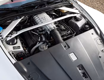 Sous la capuche Aston Martin V8 Vantage "V8 Vantage Race Collection 007 of 007" (#2/7) '2010
