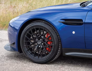 Aston Martin V8 Vantage AMR [Worldwide] '2017–18