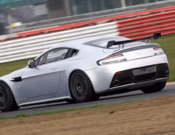 Aston Martin V8 Vantage GT4 '2010–16