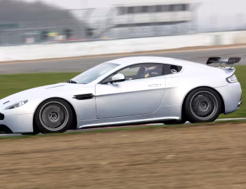 Aston Martin V8 Vantage GT4 '2010–16