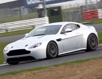 Aston Martin V8 Vantage GT4 '2010–16