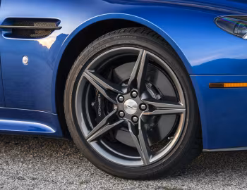 2017 Aston Martin V8 Vantage GTS [North America] '2016–17