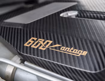 Sous la capuche Aston Martin V8 Vantage Le Mans V600 [LHD] '1999–2000