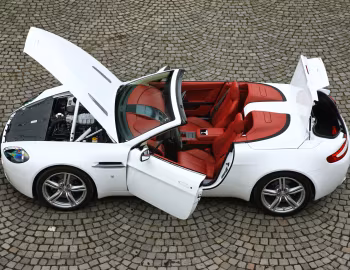 Aston Martin V8 Vantage Roadster '2008–12