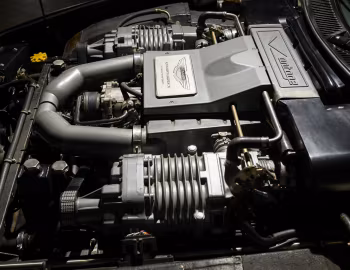 Sous la capuche Aston Martin V8 Vantage V550 [UK-spec] '1993–99