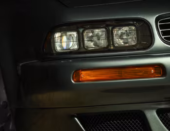 Aston Martin V8 Vantage V550 [UK-spec] '1993–99