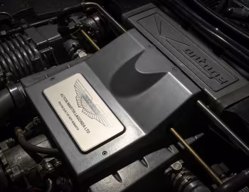 Sous la capuche Aston Martin V8 Vantage V550 [UK-spec] '1993–99