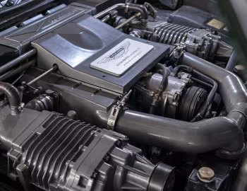 Sous la capuche Aston Martin V8 Vantage V550 [UK-spec] '1993–99