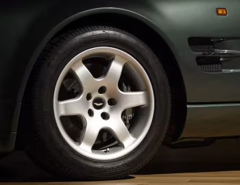 Aston Martin V8 Vantage V550 [UK-spec] '1993–99