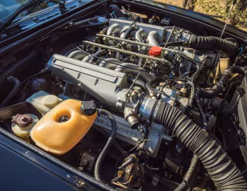 Sob o capô 1987–89 Aston Martin V8 Vantage Volante [North America] '1986–89