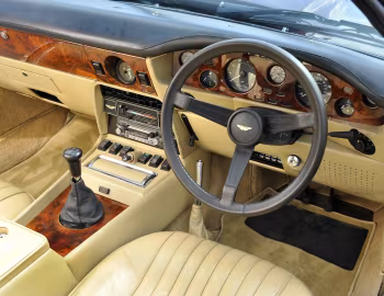 Panneau avant Aston Martin V8 Volante [UK-spec] (Series I) '06.1978–85