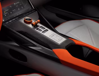 Интерьер Aston Martin Valen '2027