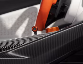 Интерьер Aston Martin Valen '2027
