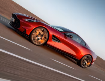 Aston Martin Vanquish [UK-spec] '2024–pr.