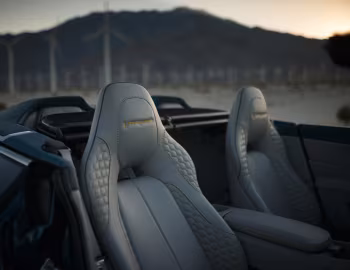 Interior 2014–17 Aston Martin Vanquish Volante [North America] '2013–17