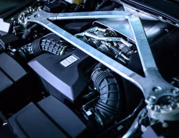 Sous la capuche Aston Martin Vantage [Japan] '2018–24