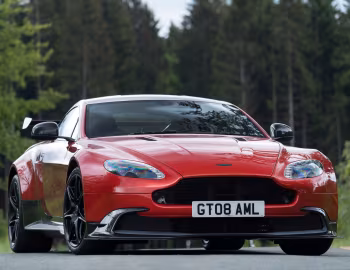 Aston Martin Vantage GT8 [UK-spec] '2016–17