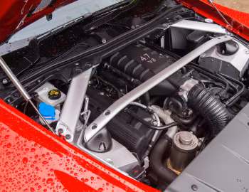 Sous la capuche Aston Martin Vantage GT8 [UK-spec] '2016–17