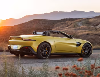 2021–25 Aston Martin Vantage Roadster [North America] '2020–25