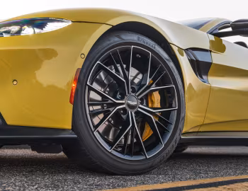 2021–25 Aston Martin Vantage Roadster [North America] '2020–25