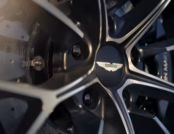 Aston Martin Vantage Roadster [Worldwide] '2025–pr.