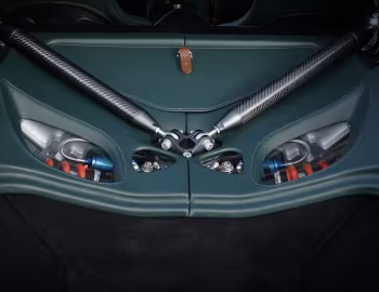 Sous la capuche Aston Martin Victor '2020