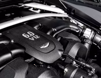 Sous la capuche Wheelsandmore Aston Martin V12 Vantage "GT12" "V.I.P. Edition" '2016