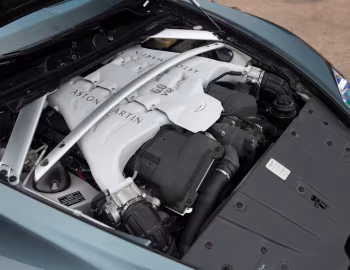 Sous la capuche Aston Martin V12 Zagato (#001) '2012