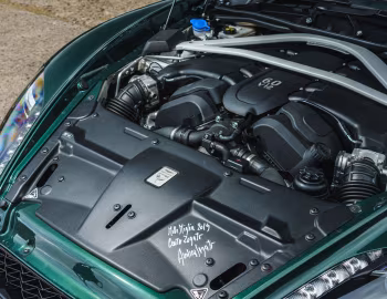 Sous la capuche Aston Martin Vanquish Zagato Shooting Brake [UK-spec] '2018