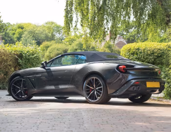 Aston Martin Vanquish Zagato Volante [UK-spec] '2017–18