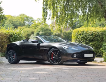 Aston Martin Vanquish Zagato Volante [UK-spec] '2017–18