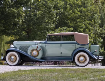 1933 Auburn 8-105 Salon Dual Ratio Convertible Sedan