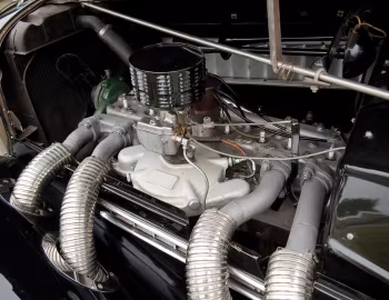 Пад капотам 1935 Auburn 851 SC Speedster
