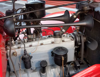 Под капотом 1935 Auburn Model 6-653 Phaeton