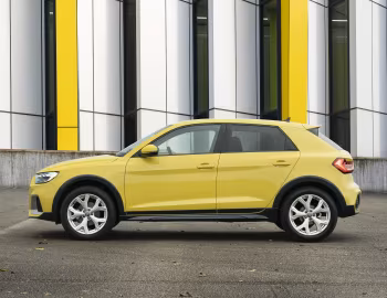 Audi A1 citycarver [UK-spec] '2019–21