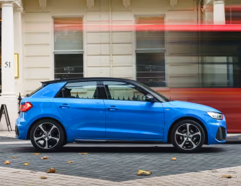 Audi A1 Sportback 30 TFSI S line [UK-spec] '2018–21
