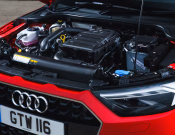 Bajo el capó Audi A1 Sportback 30 TFSI Sport [UK-spec] '2018–21