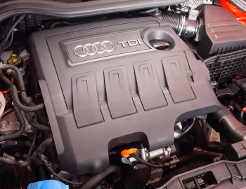 Bajo el capó Audi A1 TDI [UK-spec] (8X) '2010–14