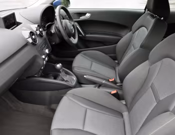 Interior Audi A1 TFSI [UK-spec] (8X) '2010–14