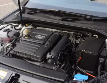 Sous la capuche Audi A3 Sedan 2.0 TFSI [UK-spec] (8V) '2013–16