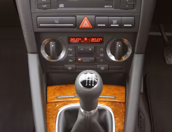 Інтэр'ер Audi A3 2.0 FSI [UK-spec] (8P) '2003–05