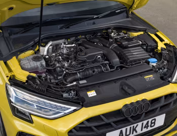 Bajo el capó Audi A3 Saloon TFSI S line "Black Edition" [UK-spec] '2024–pr.