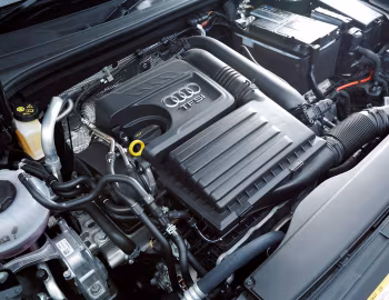 Bajo el capó Audi A3 Sedan 30 TFSI S line [Japan] (8V) '2017–21