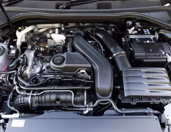 Bajo el capó Audi A3 Sedan 35 TFSI S line [Australia] '2025–pr.