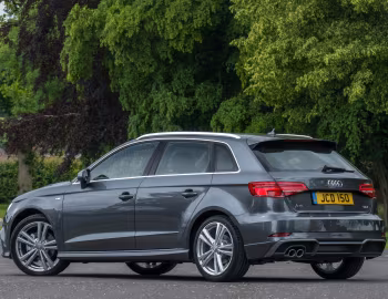 Audi A3 Sportback 2.0 TDI S line [UK-spec] (8V) '2016–20