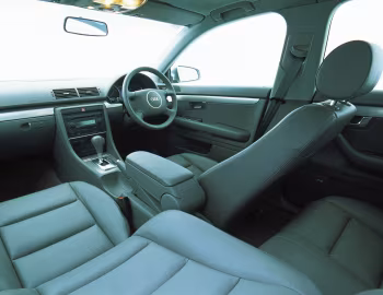 Інтэр'ер Audi A4 2.0 [Australia] (B6/8E) '2001–04
