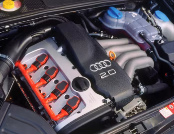 Bajo el capó Audi A4 2.0 FSI [UK-spec] (B6/8E) '2000–04