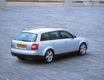 Audi A4 2.5 TDI Avant [UK-spec] (B6/8E) '2001–04