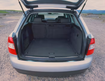 Ambos Audi A4 2.5 TDI Avant [UK-spec] (B6/8E) '2001–04