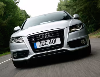 Audi A4 3.0 TDI S-Line Sedan [UK-spec] (B8,8K) '2009–11